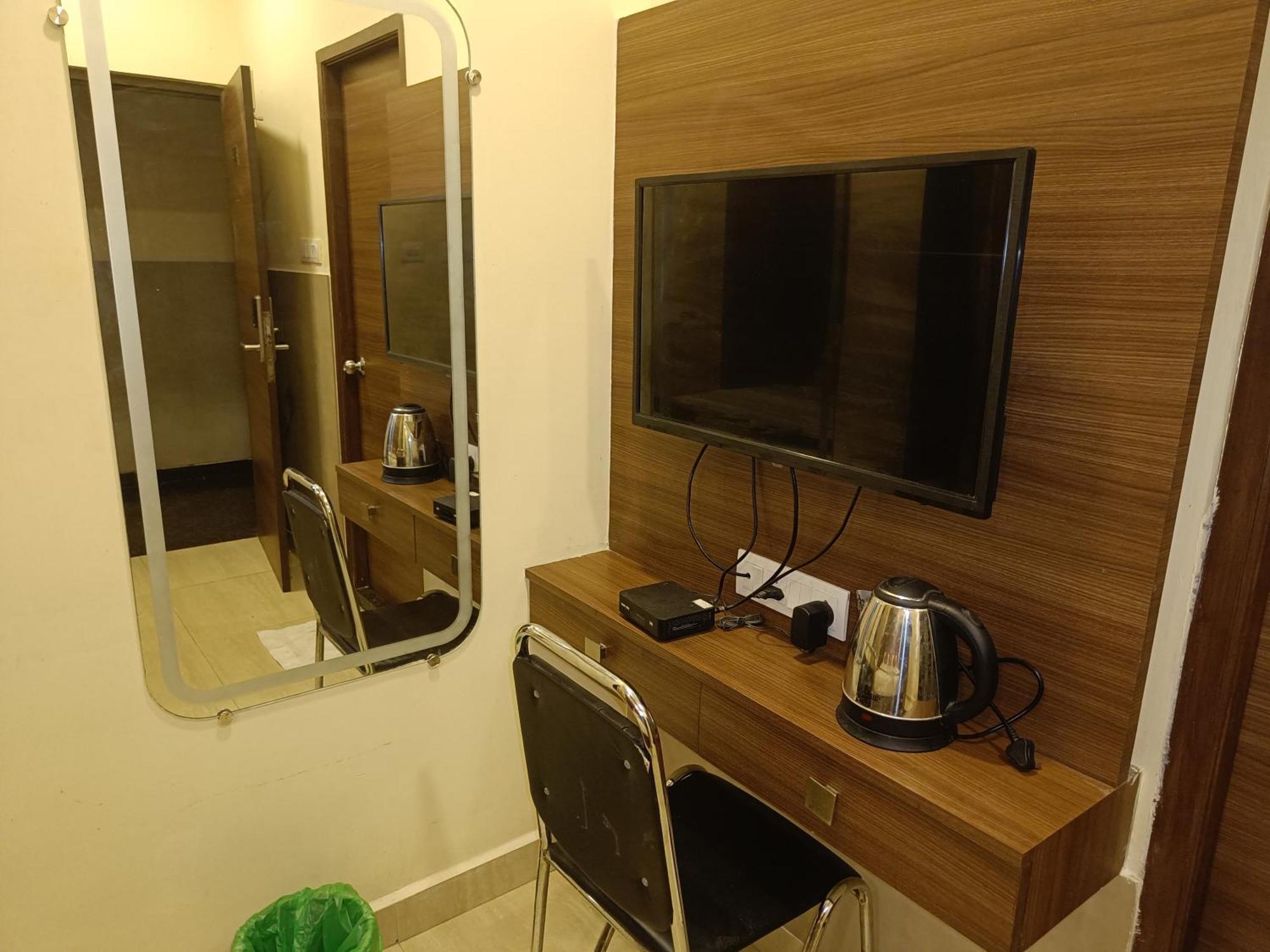 Mrv Inn Triplicane Chennai Exterior photo